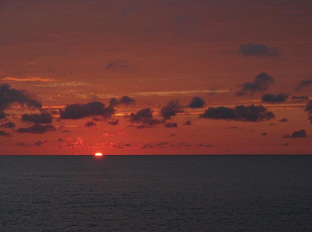 I saw the 'green flash'!!!  Didn't get its picture, though.
